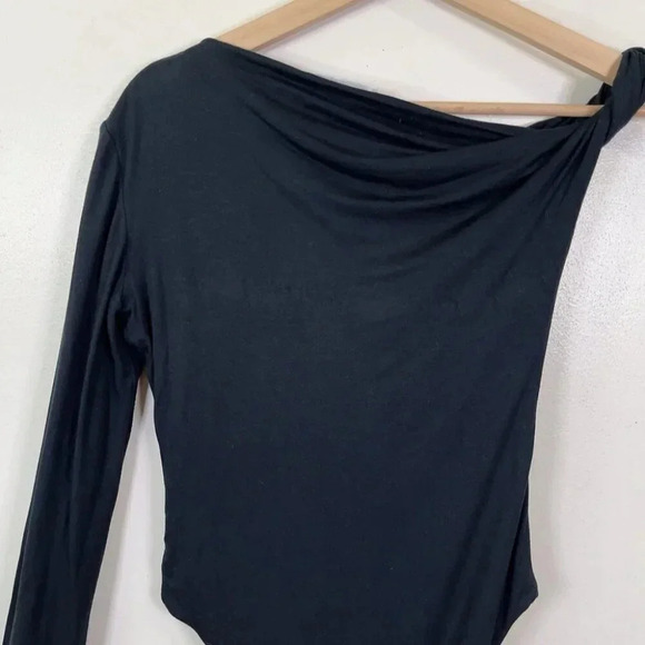 Shaina Mote Womens Size 4 Cowl Neck Black Soft One Shoulder Bodysuit - Picture 9 of 12